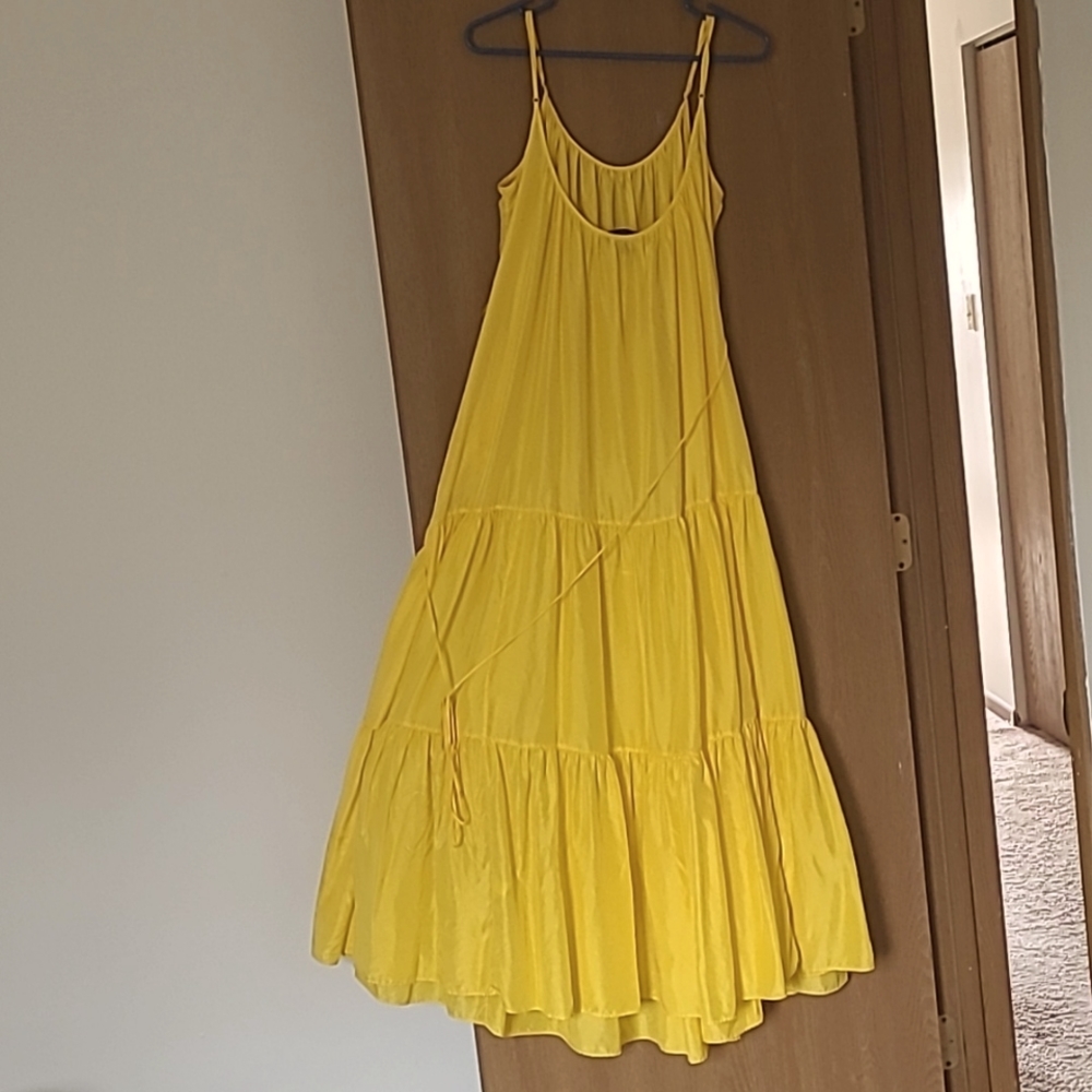 Banana Republic yellow %100 silk tiered dress L